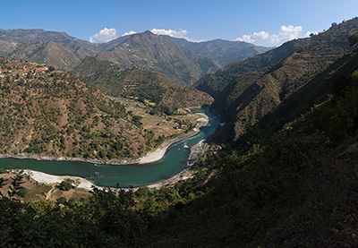 Rivière Sunkoshi et chaine du Mahabharat